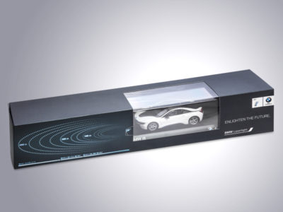 Light in Print | Premium-Verpackung mit BMW-Scheinwerferlicht